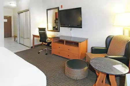 Holiday Inn Express & Suites Calgary S-Macleod Trail S by IHG - 34
