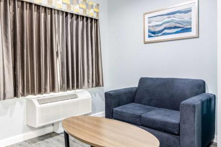 Americas Best Value Inn & Suites Kingwood IAH Airport - 10