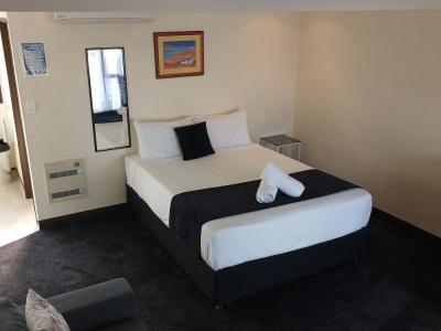 Palm City Motor Inn - 89