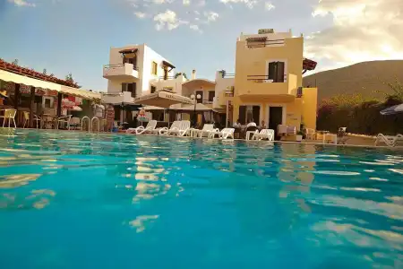 Sun and Sea Apartments - 8