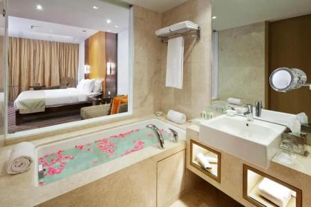 Holiday Inn Mumbai International Airport by IHG - 81