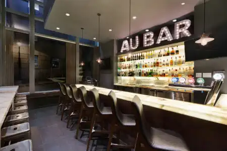 Embassy Suites Montréal by Hilton - 21