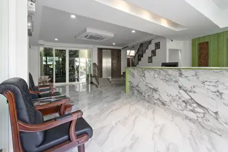 Royale 8 Ville Guest House - 1
