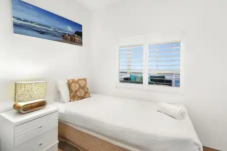 Crystal Bay on the Broadwater - 438