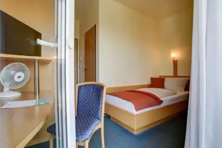 am Schlosspark , Wiesbaden - 19