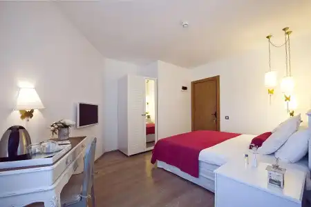 Sade Alacati - 40