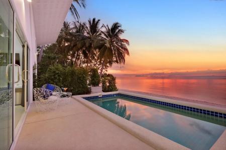 La Perle Luxury Boutique - 9