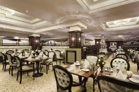Ramada & Suites by Wyndham Bucharest North - 13