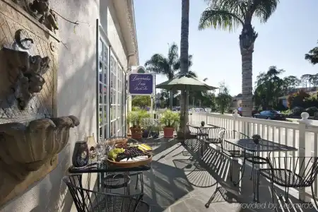 Lavender Inn by the Sea - 11