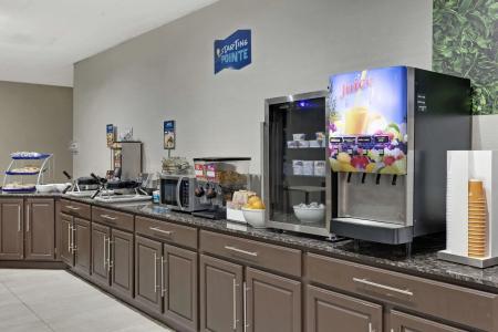 Clarion Pointe Near Erie Casino - 19