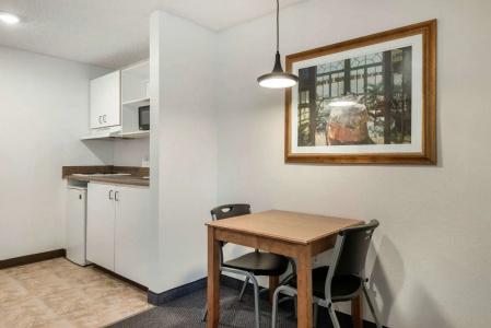 Birch Hill Suites - Lakeland - 14