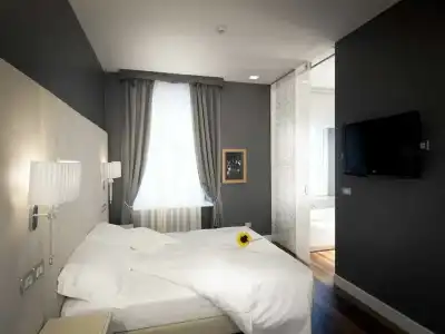 Vis a Vis Apartments - 5