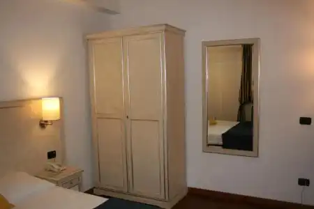 Inn Rome Rooms & Suites - 26