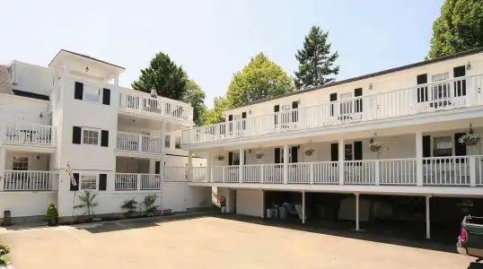 Eagle House Motel - 0