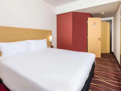 Ibis Seef - 2