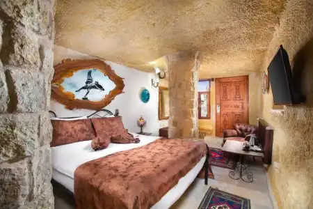 Romantic Cave - 136
