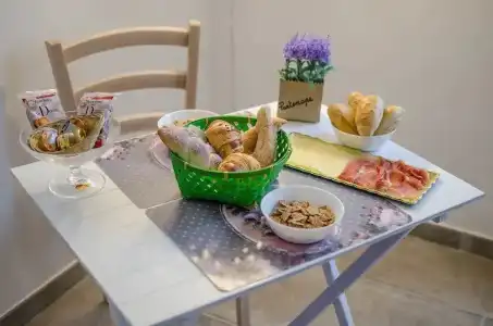 Lady B Bed & Breakfast - 10
