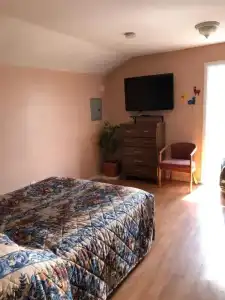 Hillside Motel - 60