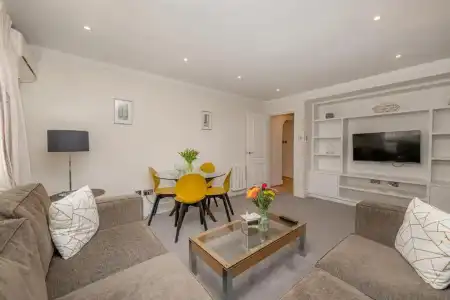 Queensgate Court - 145