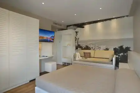 Embassy & Spa - 38