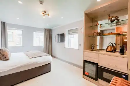 Clarendon Suites - 19