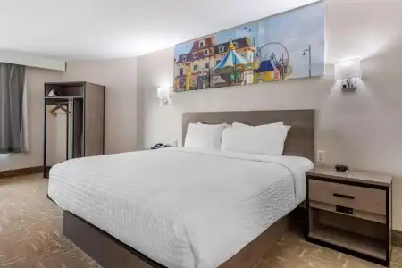 Clarion Pointe Galveston Seawall - 45