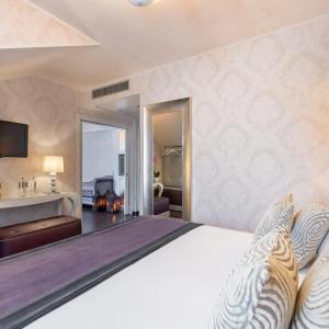 Carnival Palace - Venice Collection - 46