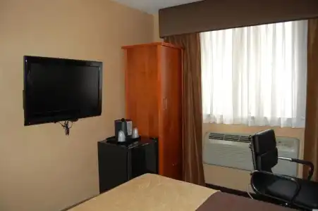 Ramada by Wyndham New York Times Square West - 15