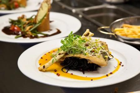 Maien & Restaurant - 12