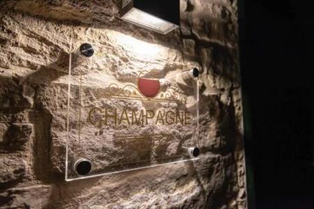 Oinou Strata - Adults Only - 64