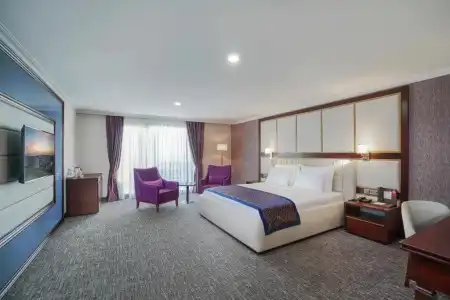 Ramada Plaza by Wyndham - 34