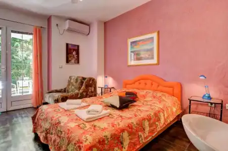 Sun Rose Apartments - 218