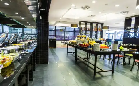 Courtyard by Marriott Prague Airport - 26