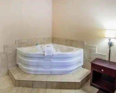 Quality Inn & Suites Peoria North - 14