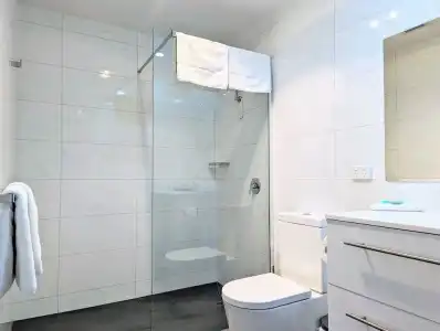 Mayfair Plaza Motel - 137
