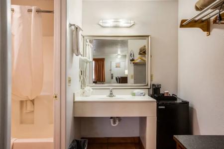 Sandia Peak Inn Old Town ABQ, a Howard Johnson by Wyndham - 21