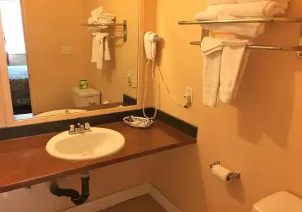 Hometel Suites - 9
