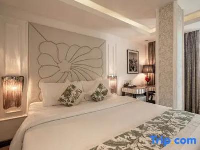 A&EM Saigon - 104