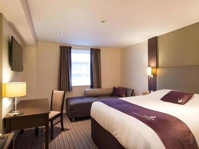 Premier Inn London Wandsworth - 36