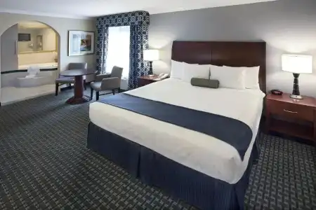 Best Western Plus Marina Shores - 39