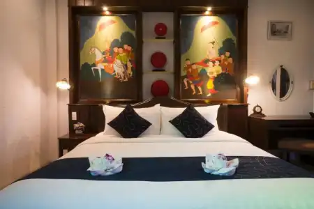 Cheva Gallery Boutique - 116