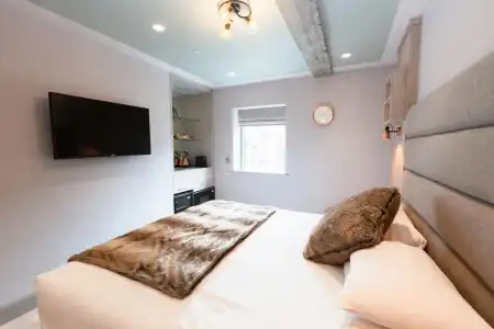 Clarendon Suites - 31