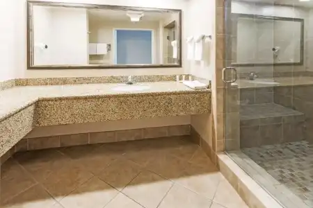 Howard Johnson by Wyndham Pasadena - 20