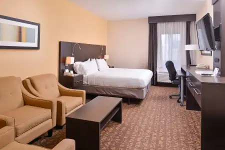 Holiday Inn Express & Suites Topeka West I-70 Wanamaker by IHG - 22