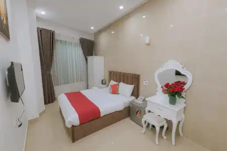 Ngan Pho Studio & - 78