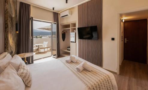 Chrispy City Living - 55