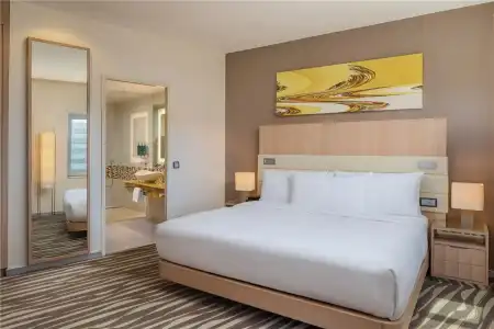 Hilton Frankfurt Airport - 6