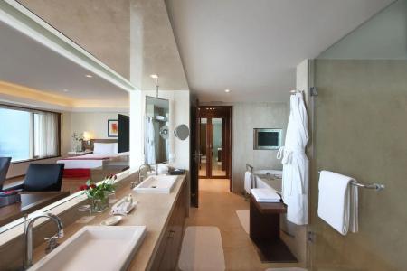 Trident, Nariman Point, Mumbai - 32