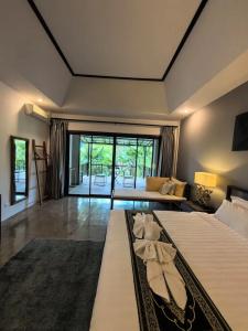 Sannot Riverside Boutique - 69