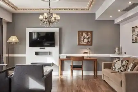 AVA & Suites - 55